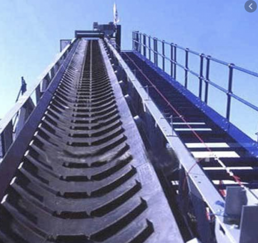 Chevron conveyor belt